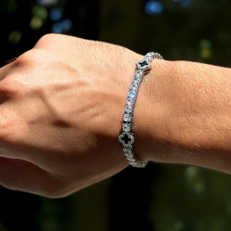 צמיד טניס תלתן בציפוי זהב לבן