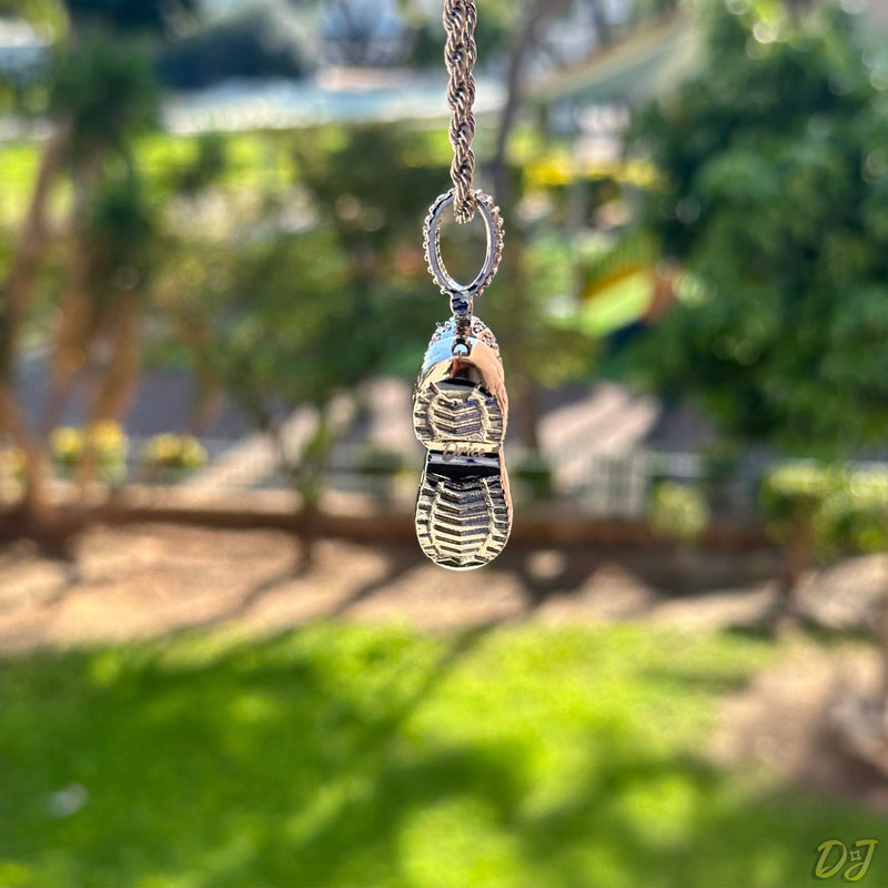 שרשרת לגבר | תליון נעל סניקרס בצבע כסף