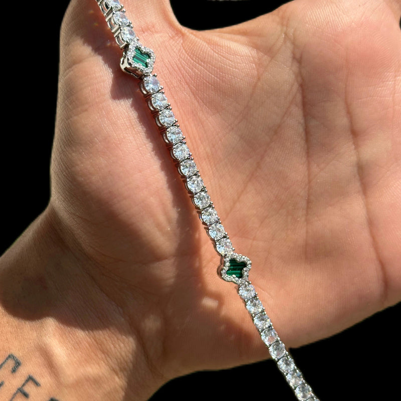 שרשרת טניס עם תלתנים ירוקים